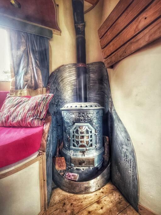 Truck & Pod Creative Nature Retreat. Бантри Екстериор снимка